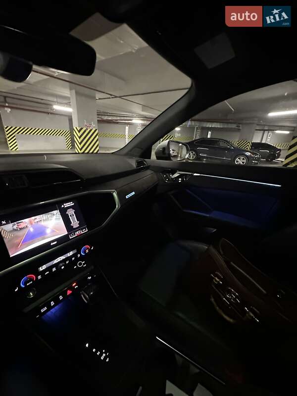 Позашляховик / Кросовер Audi Q3 2021 в Києві