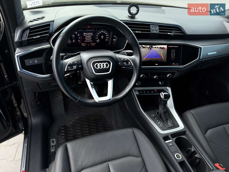 Внедорожник / Кроссовер Audi Q3 2023 в Каменском