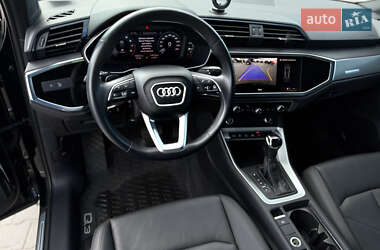 Внедорожник / Кроссовер Audi Q3 2023 в 