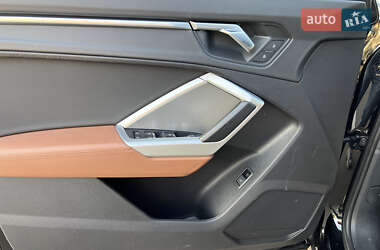 Внедорожник / Кроссовер Audi Q3 2019 в 