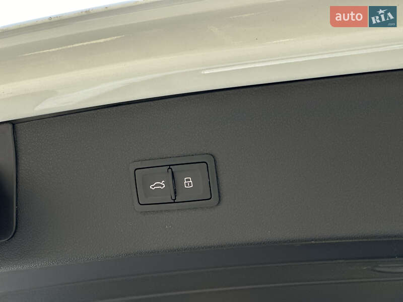 Внедорожник / Кроссовер Audi Q3 2015 в Ровно