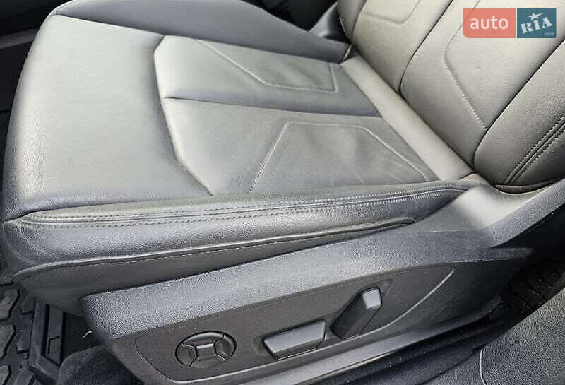 Внедорожник / Кроссовер Audi Q3 2021 в Киеве