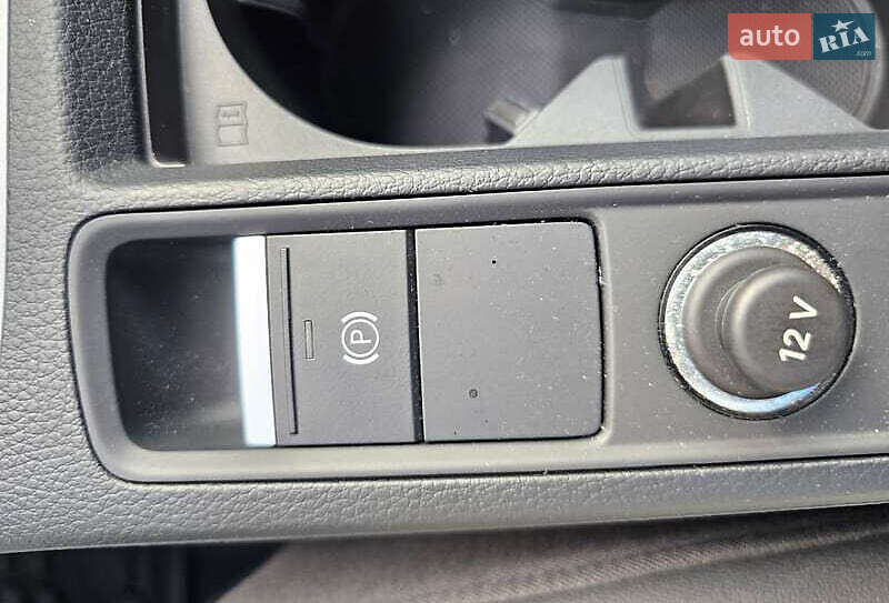 Внедорожник / Кроссовер Audi Q3 2021 в Киеве