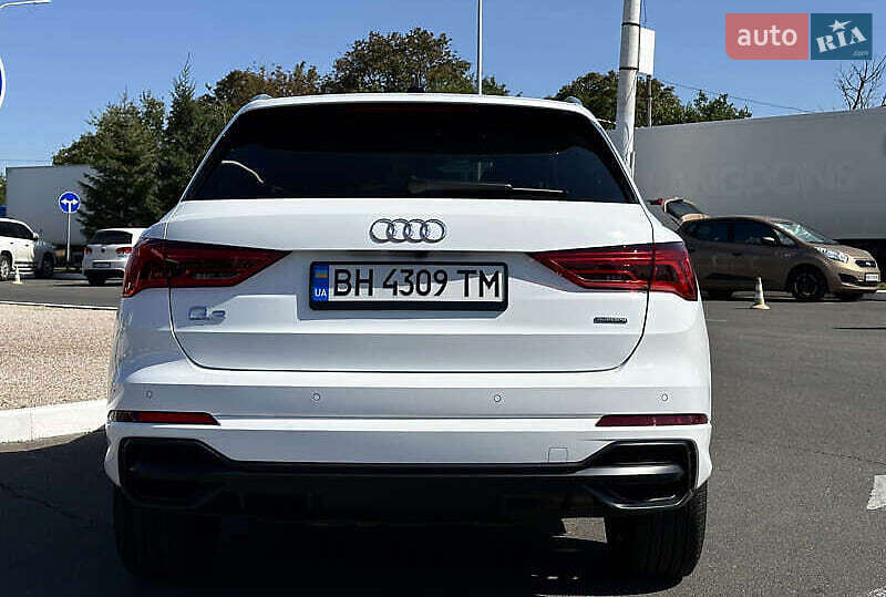 Внедорожник / Кроссовер Audi Q3 2021 в Киеве