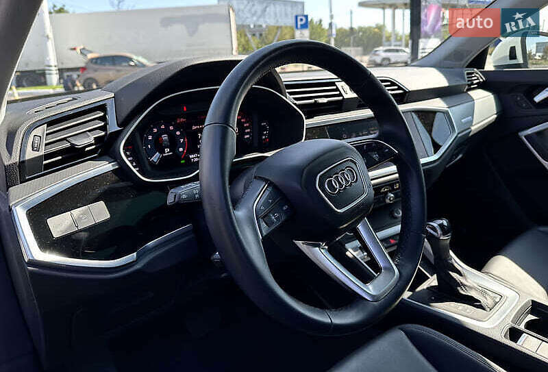 Внедорожник / Кроссовер Audi Q3 2021 в Киеве