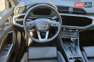 Внедорожник / Кроссовер Audi Q3 2022 в 