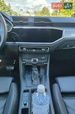 Внедорожник / Кроссовер Audi Q3 2022 в 