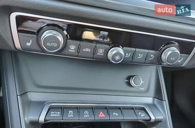 Внедорожник / Кроссовер Audi Q3 2022 в 