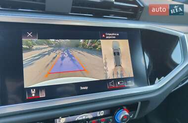 Внедорожник / Кроссовер Audi Q3 2022 в 