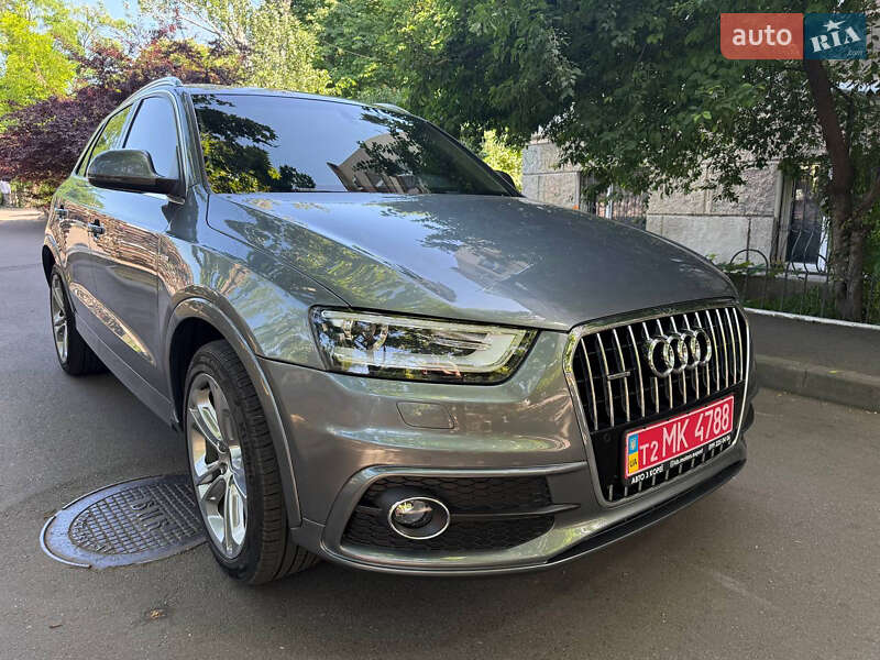 Внедорожник / Кроссовер Audi Q3 2015 в 