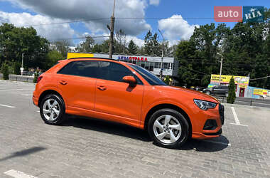 Внедорожник / Кроссовер Audi Q3 2021 в 