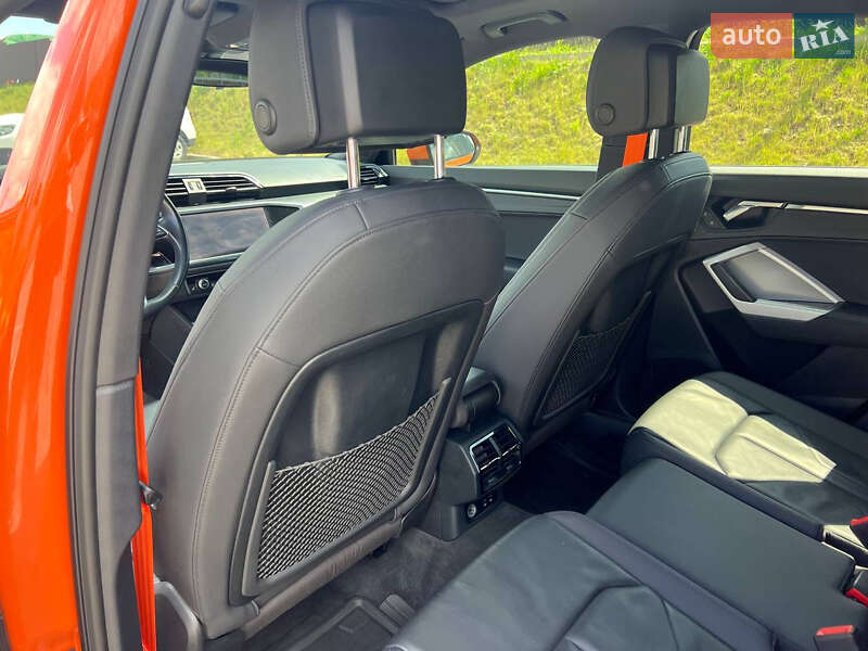 Внедорожник / Кроссовер Audi Q3 2021 в Тернополе