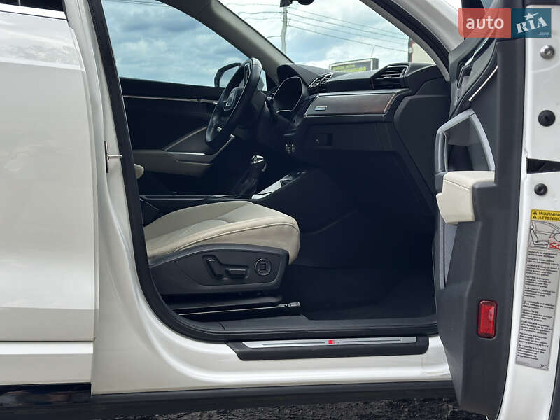 Позашляховик / Кросовер Audi Q3 2019 в Києві