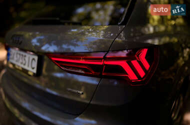 Внедорожник / Кроссовер Audi Q3 2021 в 