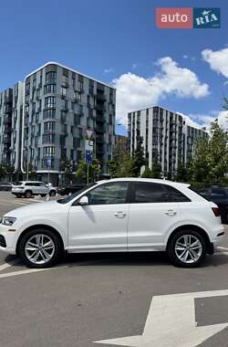 Внедорожник / Кроссовер Audi Q3 2016 в 
