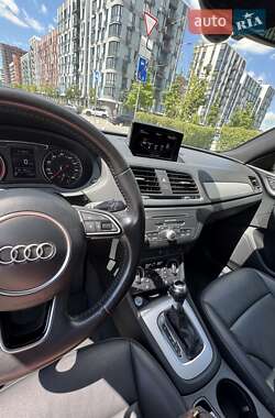 Внедорожник / Кроссовер Audi Q3 2016 в 