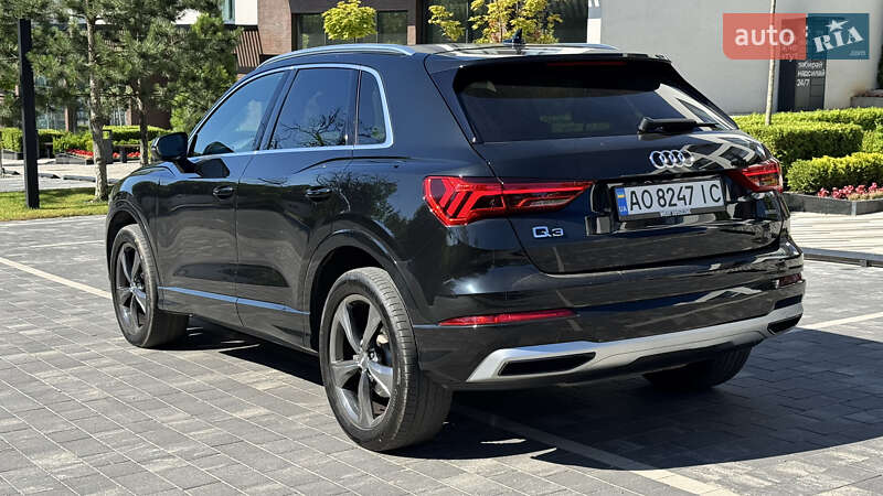 Внедорожник / Кроссовер Audi Q3 2019 в Ужгороде