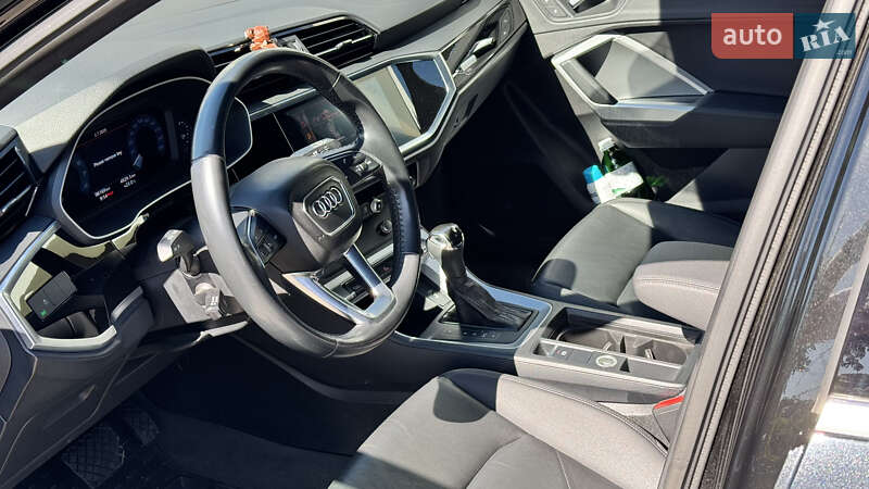 Внедорожник / Кроссовер Audi Q3 2019 в Ужгороде