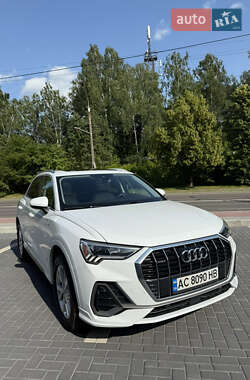 Внедорожник / Кроссовер Audi Q3 2019 в 