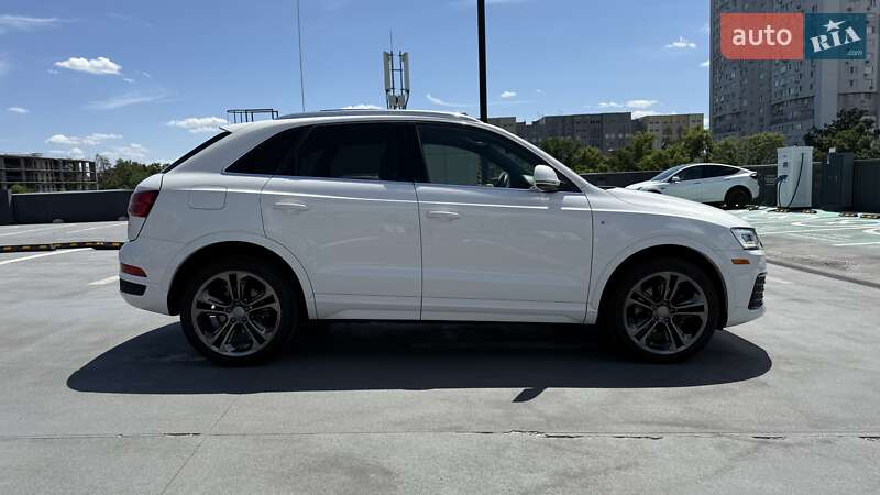 Внедорожник / Кроссовер Audi Q3 2017 в Киеве