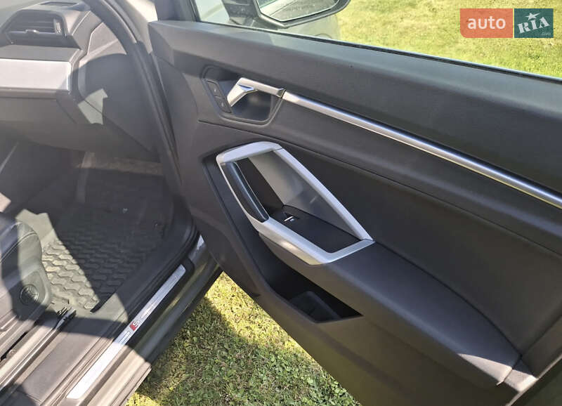 Позашляховик / Кросовер Audi Q3 2020 в Києві