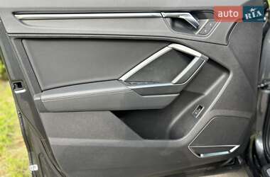 Позашляховик / Кросовер Audi Q3 2019 в 
