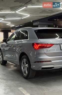Внедорожник / Кроссовер Audi Q3 2019 в 