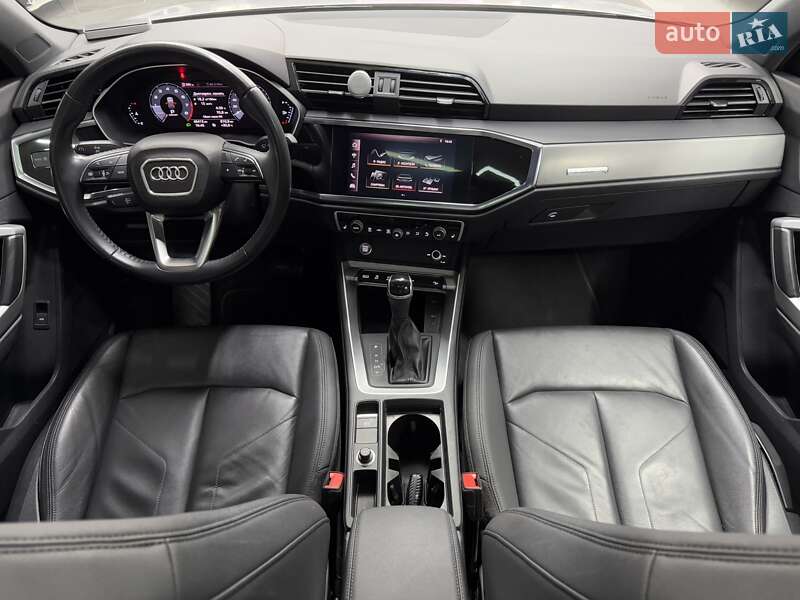 Внедорожник / Кроссовер Audi Q3 2019 в Одессе