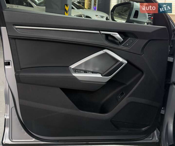 Внедорожник / Кроссовер Audi Q3 2019 в Одессе