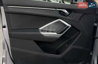 Внедорожник / Кроссовер Audi Q3 2019 в 