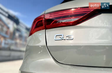 Внедорожник / Кроссовер Audi Q3 2022 в 