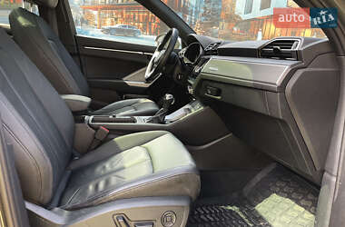 Внедорожник / Кроссовер Audi Q3 2022 в 