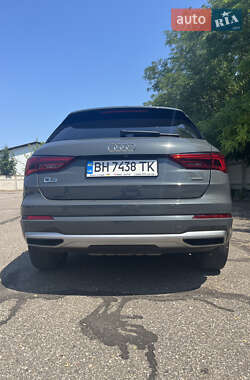 Внедорожник / Кроссовер Audi Q3 2019 в 