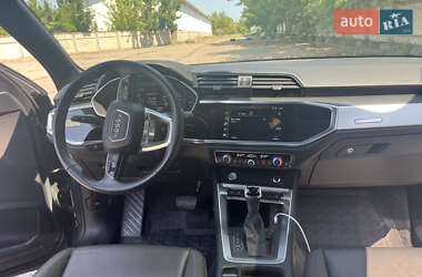 Внедорожник / Кроссовер Audi Q3 2019 в 