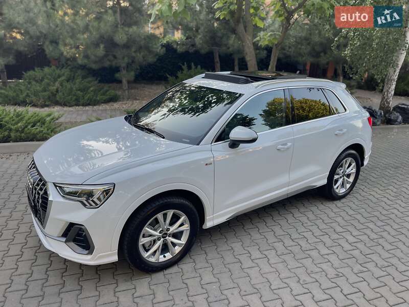 Позашляховик / Кросовер Audi Q3 2024 в Одесі