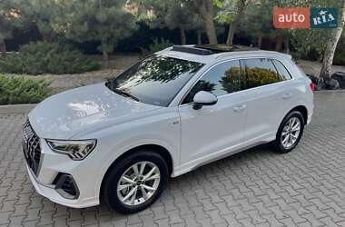 Внедорожник / Кроссовер Audi Q3 2024 в 