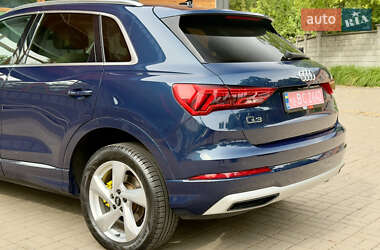 Позашляховик / Кросовер Audi Q3 2020 в 