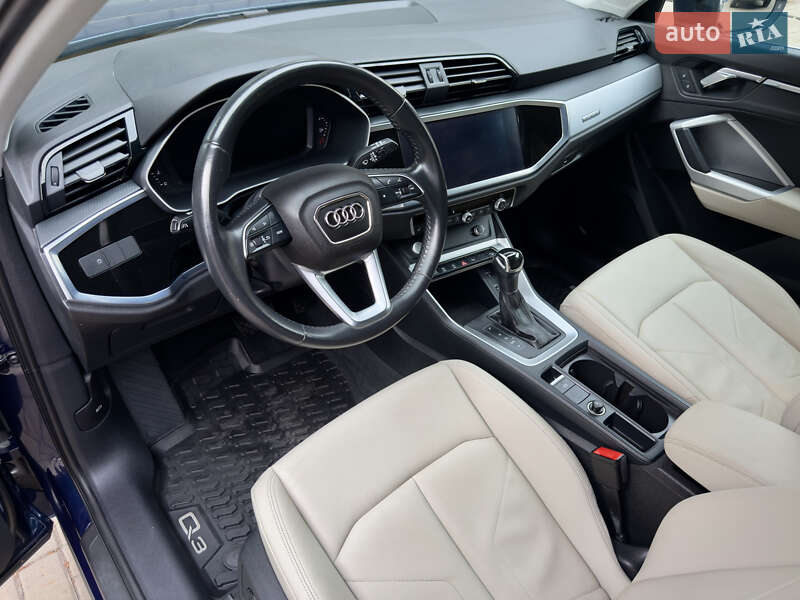 Внедорожник / Кроссовер Audi Q3 2020 в Ровно
