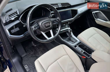 Позашляховик / Кросовер Audi Q3 2020 в 
