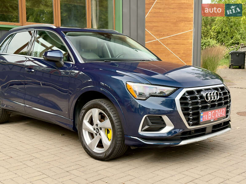 Внедорожник / Кроссовер Audi Q3 2020 в Ровно