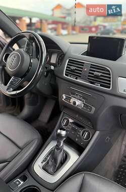 Позашляховик / Кросовер Audi Q3 2016 в 