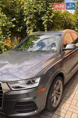 Внедорожник / Кроссовер Audi Q3 2016 в 