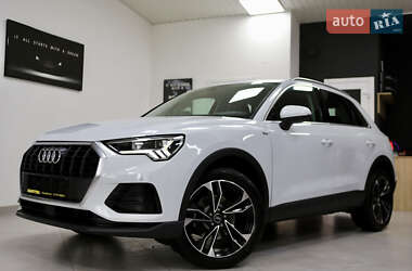 Внедорожник / Кроссовер Audi Q3 2021 в 