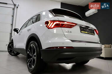 Внедорожник / Кроссовер Audi Q3 2021 в 