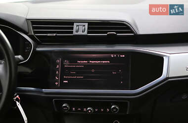 Внедорожник / Кроссовер Audi Q3 2021 в 
