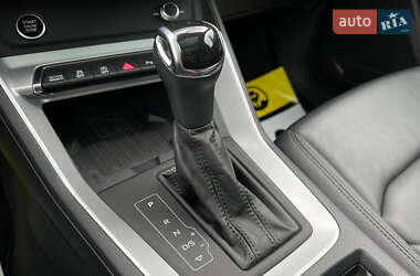 Внедорожник / Кроссовер Audi Q3 2021 в 