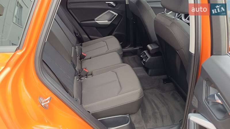 Внедорожник / Кроссовер Audi Q3 2021 в Киеве