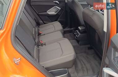 Позашляховик / Кросовер Audi Q3 2021 в 