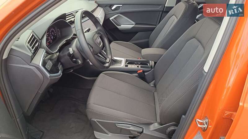 Внедорожник / Кроссовер Audi Q3 2021 в Киеве