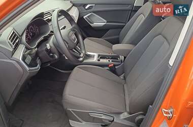 Позашляховик / Кросовер Audi Q3 2021 в 